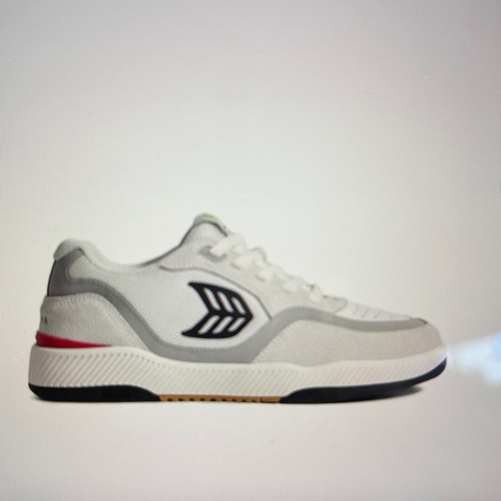 Cariuma White and Gray Unisex Sneakers UBA PRO White Suede Off-White Mesh - Picture 3 of 6